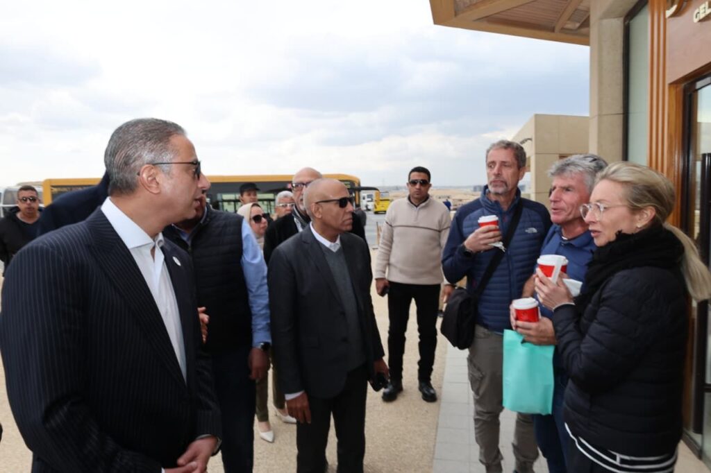 img-20260303-wa00234146066235523606594-1024x682 محافظ الجيزة يسلّم 20 منصة بيع حضارية لباعة منطقة الزيارة بأهرامات الجيزة ضمن خطة التطوير الشامل