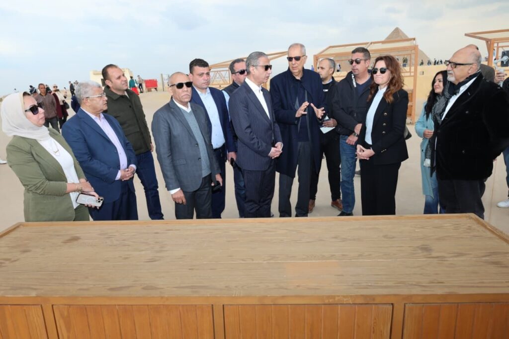 img-20260303-wa0029638058824590921437-1024x682 محافظ الجيزة يسلّم 20 منصة بيع حضارية لباعة منطقة الزيارة بأهرامات الجيزة ضمن خطة التطوير الشامل