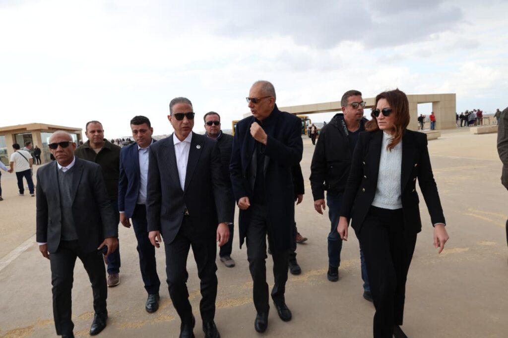 img-20260303-wa00332840980235254628999-1024x682 محافظ الجيزة يسلّم 20 منصة بيع حضارية لباعة منطقة الزيارة بأهرامات الجيزة ضمن خطة التطوير الشامل