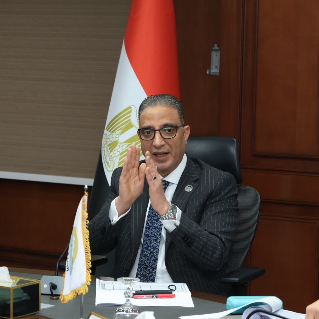 img-20260303-wa00561388550722007461891-1024x1024 محافظ الجيزة يعقد أول لقاء أسبوعي مع المواطنين لبحث الشكاوى والطلبات المقدمة منهم