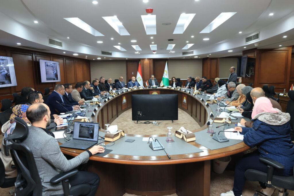 img-20260303-wa00606440733744745676500-1024x683 محافظ الجيزة يعقد أول لقاء أسبوعي مع المواطنين لبحث الشكاوى والطلبات المقدمة منهم