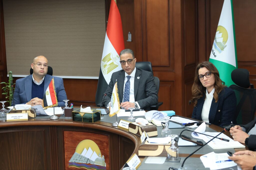 img-20260303-wa006282132219663623331-1024x683 محافظ الجيزة يعقد أول لقاء أسبوعي مع المواطنين لبحث الشكاوى والطلبات المقدمة منهم