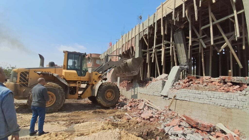 img-20260304-wa00411510733196139594319-1024x576 ردع المخالفين ... <br>تنفيذًا لتكليفات محافظ الجيزة خلال متابعته بمركز السيطرة.. إزالة حالات بناء مخالف بأبو النمرس واتخاذ الإجراءات القانونية