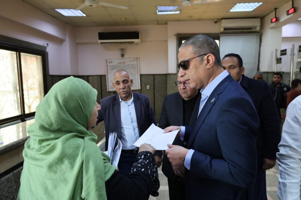 img-20260305-wa00072111552475644810829-1024x682 محافظ الجيزة يفاجئ المراكز التكنولوجية في الوراق ومنشأة القناطر بالوقوف على شباك المعاملات للتأكد من انجاز طلبات المواطنين