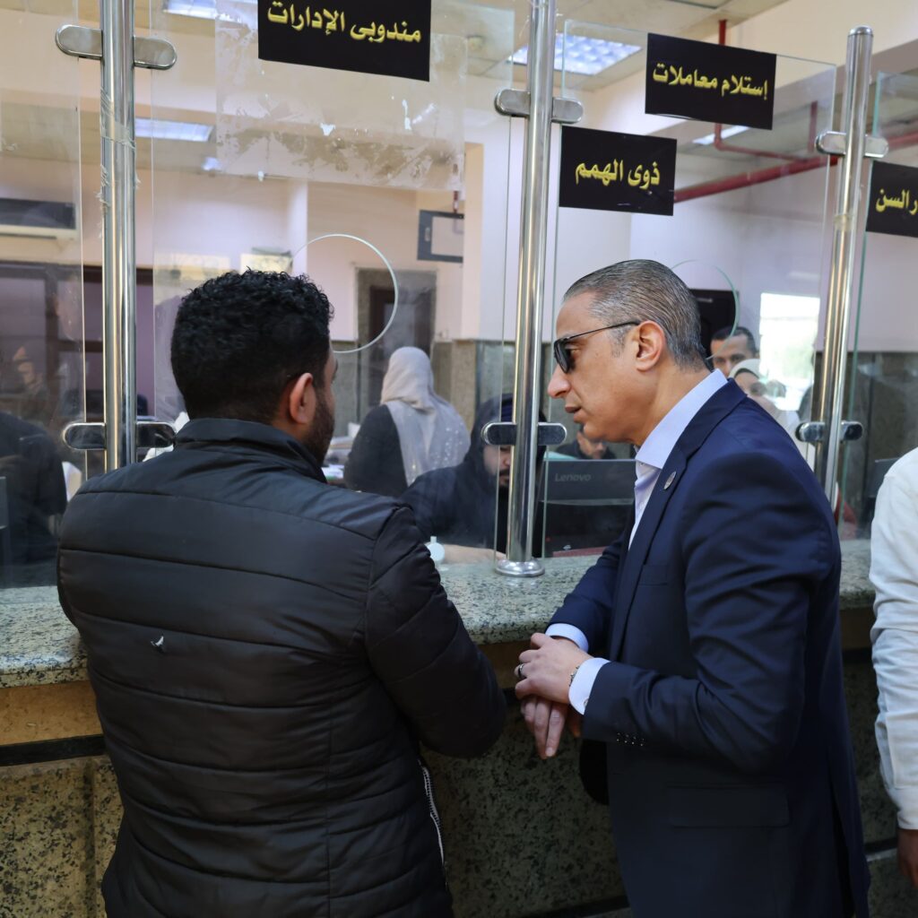 img-20260305-wa00208728075256286283083-1024x1024 محافظ الجيزة يفاجئ المراكز التكنولوجية في الوراق ومنشأة القناطر بالوقوف على شباك المعاملات للتأكد من انجاز طلبات المواطنين