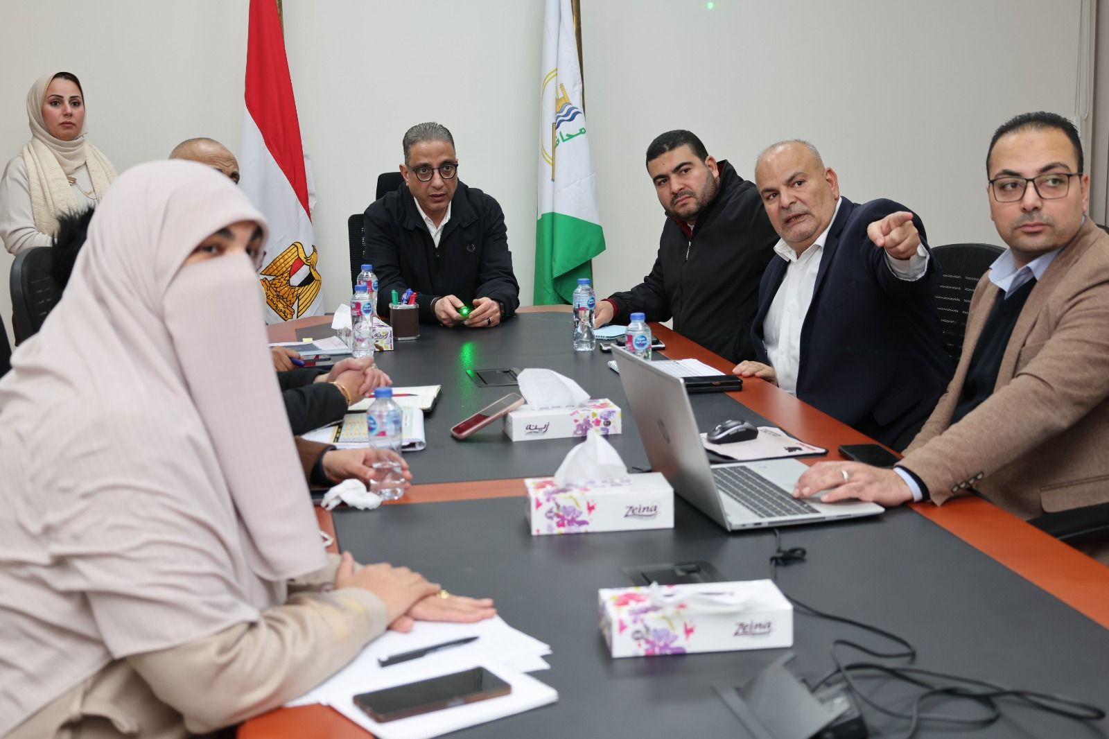 محافظ الجيزة يناقش الموقف العام لسوق الجملة بمدينة السادس من أكتوبر وخطط تطويره