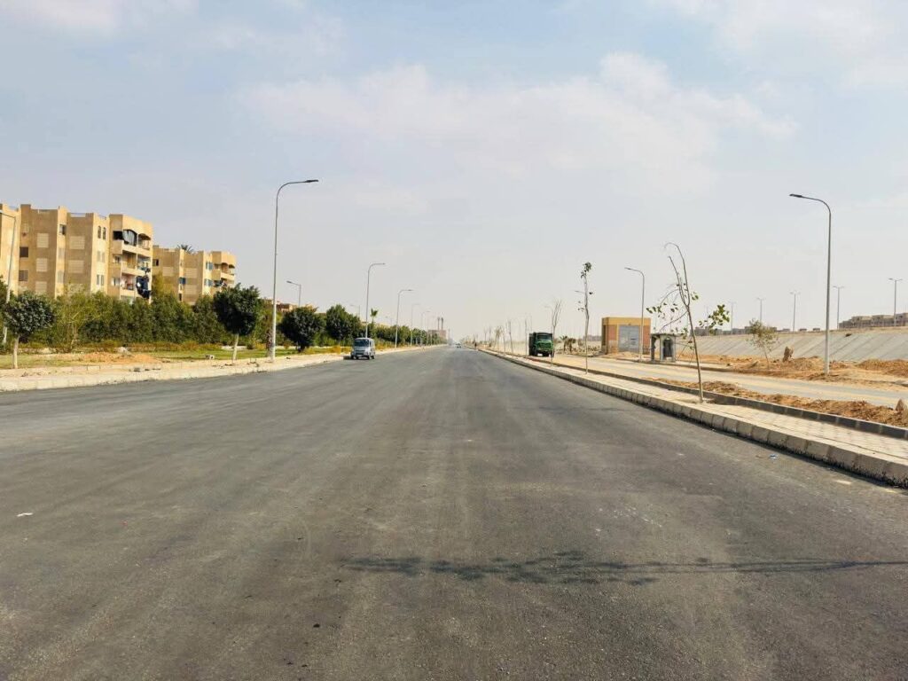 img-20260307-wa00204657203322131390008-1024x768 رئيس جهاز حدائق أكتوبر يتفقد عدداً من مشروعات الطرق بالمدينة