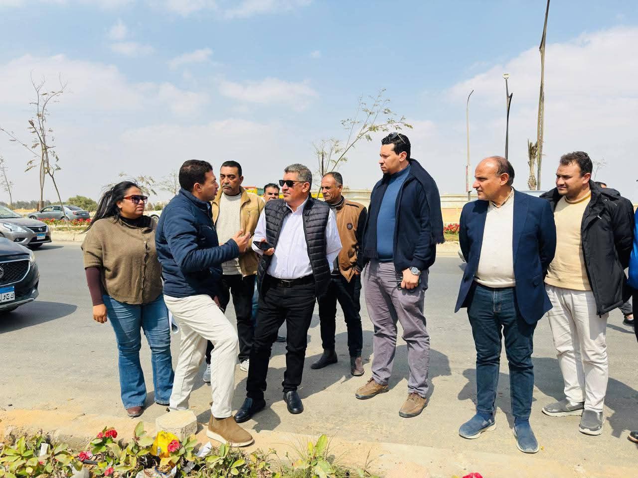 رئيس جهاز حدائق أكتوبر يتفقد عدداً من مشروعات الطرق بالمدينة