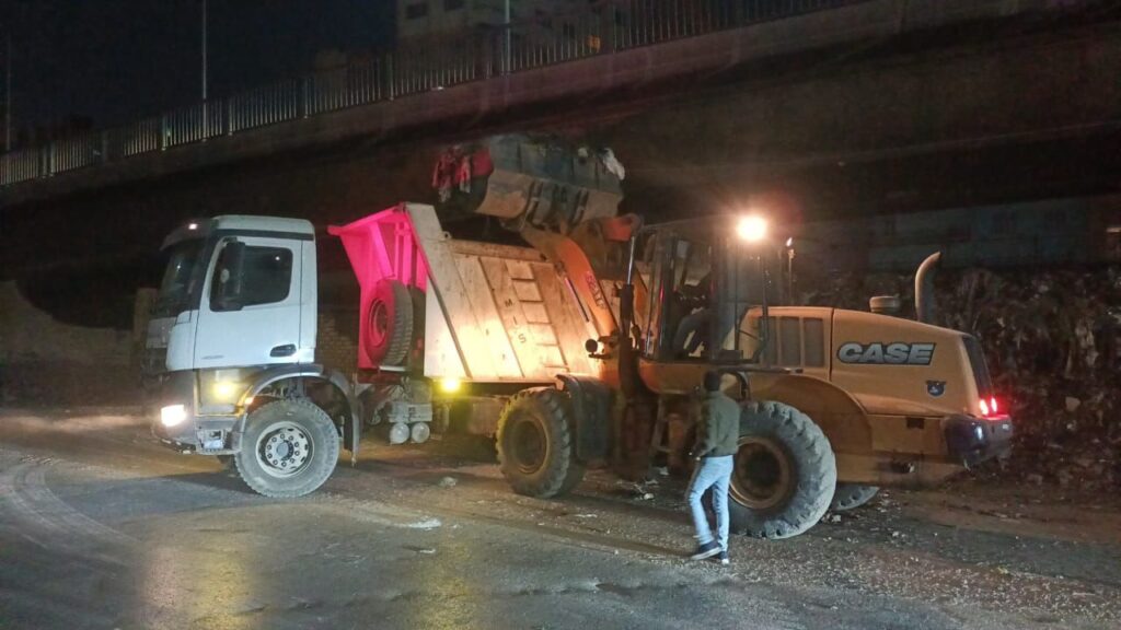 img-20260309-wa00317578585399613897514-1024x576 محافظة الجيزة ترفع ٢٢٠٠ طن مخلفات من عدة قطاعات بحي الهرم وجنوب الجيزة خلال ٨٣ نقلة ضمن حملات مكثفة للنظافة