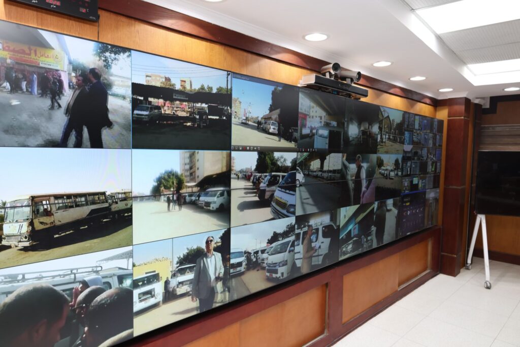img-20260312-wa00171075964672781614068-1024x683 محافظ الجيزة يتابع انتظام مواقف السرفيس ومحطات الوقود من داخل مركز سيطرة الشبكة الوطنية للطوارئ والسلامة العامة