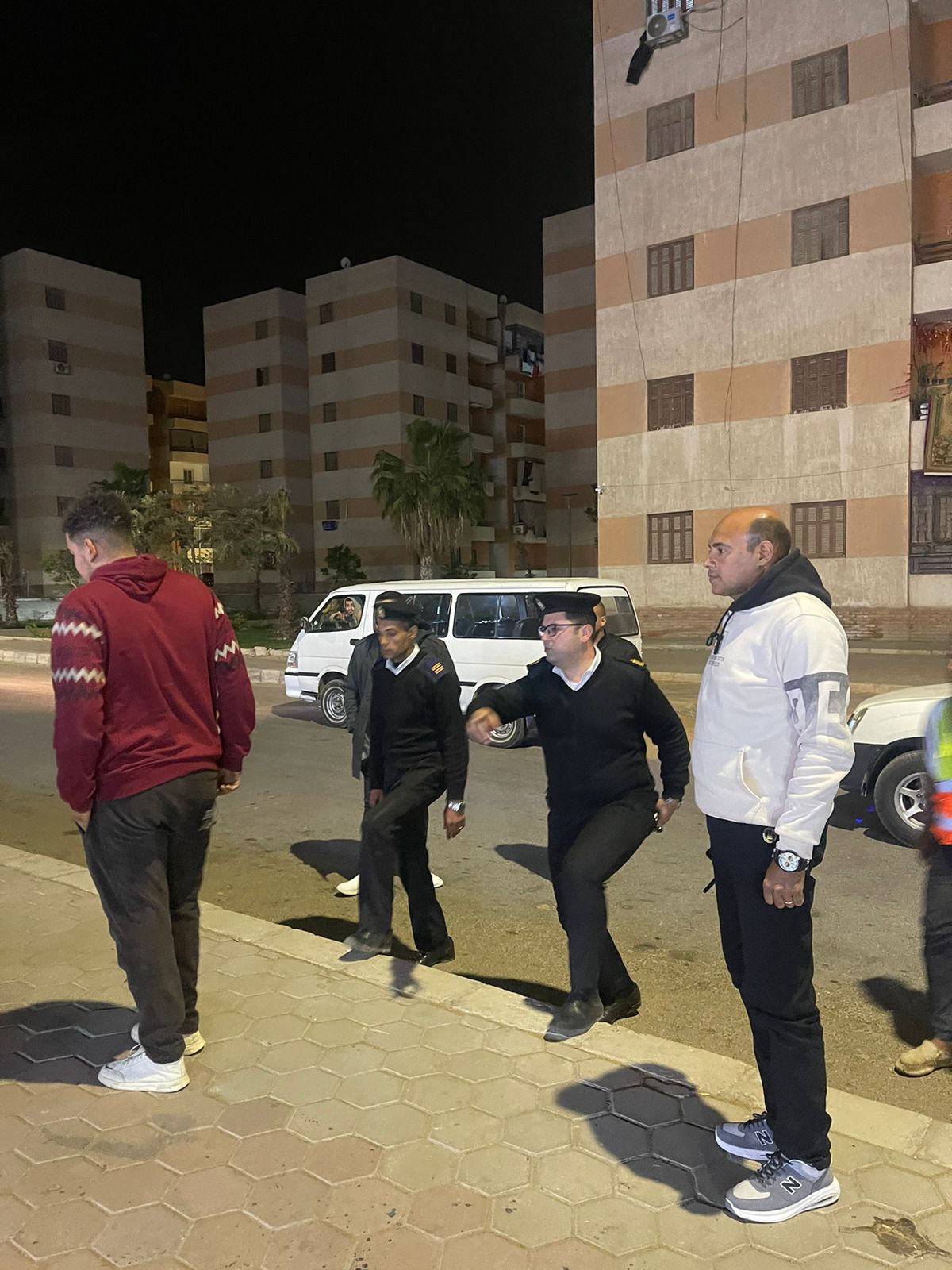 حملة مسائية لرفع الإشغالات والباعة الجائلين بالطرق الرئيسية ومنطقة دهشور ومنطقة ال ١١٨٥ عمارة