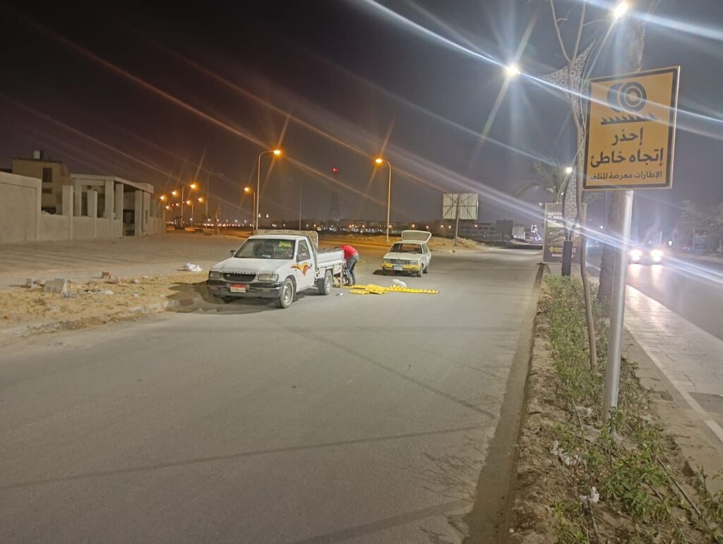 img-20260313-wa00131947731720743901347-1024x771 إستكمالاً لأعمال تركيب مطبات شوكية وعلامات تحذيرية لتعزيز السلامة المرورية بعدة محاور حيوية بمدينة حدائق أكتوبر