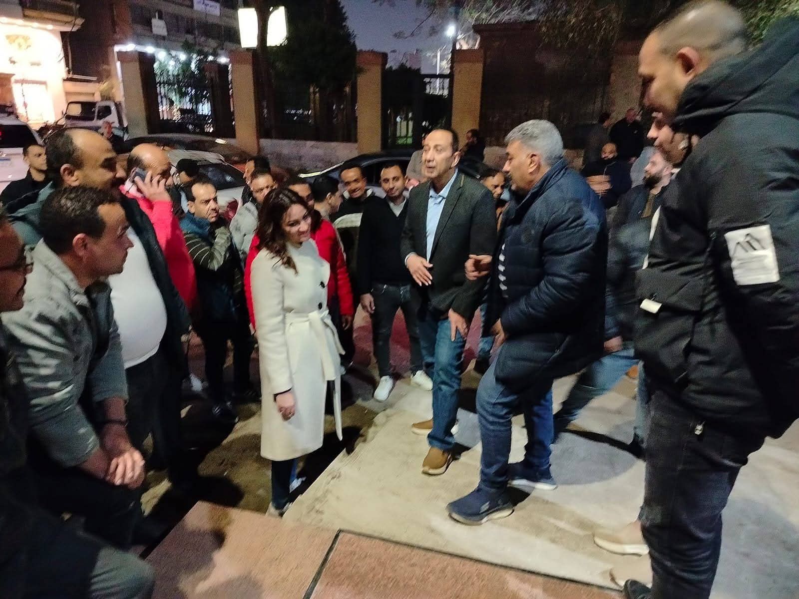 نائب محافظ الجيزة تجري جولة ليلية بحي الدقي لمتابعة مستوى النظافة ورفع الإشغالات