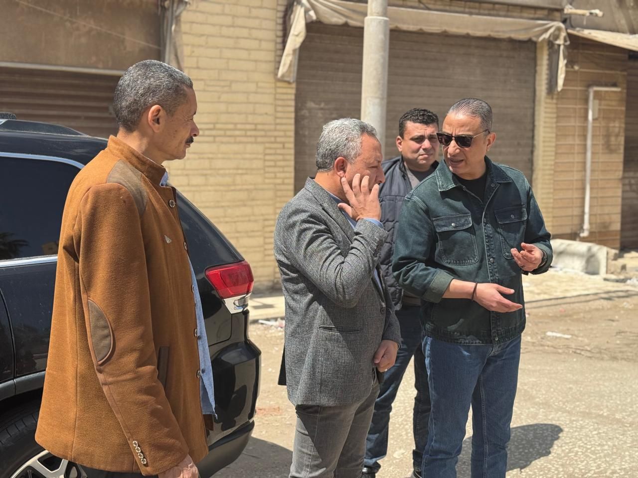 المحافظ يُجازي رئيس مركز الصف ونوابه ورؤساء الوحدات المحلية بعد رصد تجمعات للقمامة لم يتم رفعها