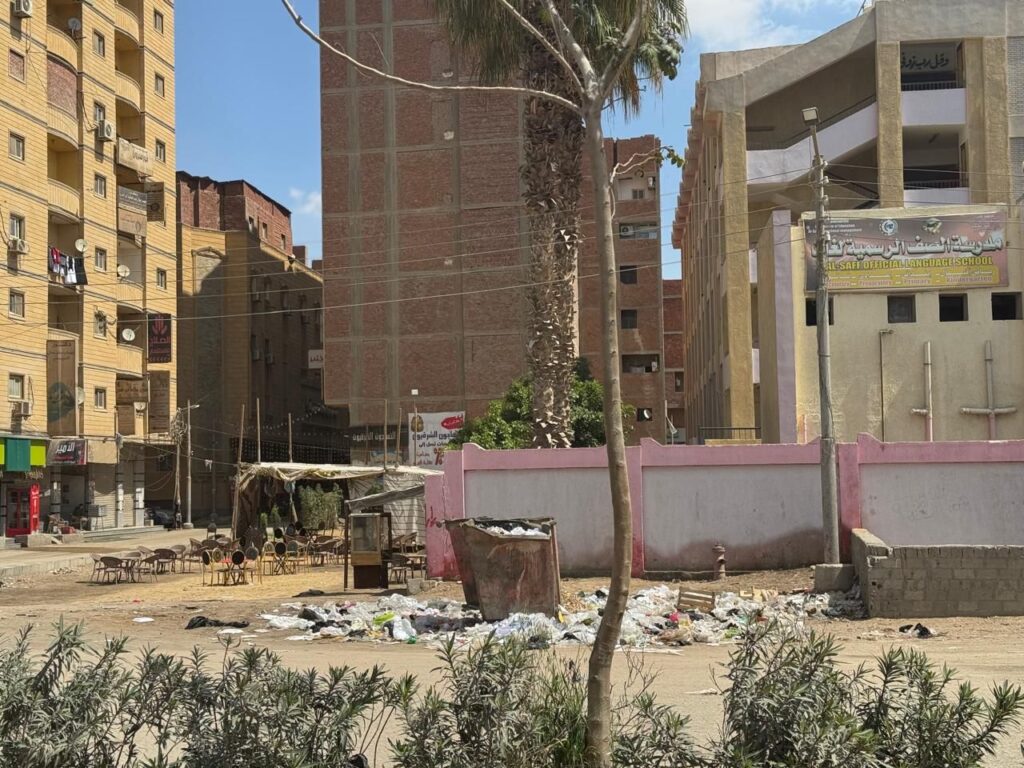 img-20260322-wa00091644266370385458306-1024x768 المحافظ يُجازي رئيس مركز الصف ونوابه ورؤساء الوحدات المحلية بعد رصد تجمعات للقمامة لم يتم رفعها