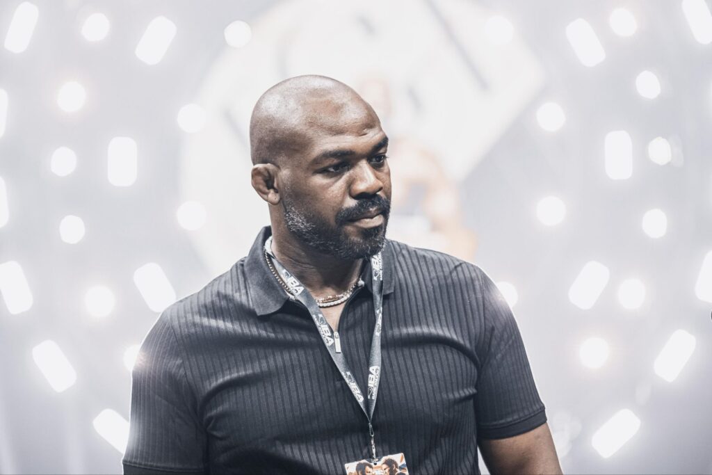 img-20260325-wa00085639713604084887934-1024x683 الاتحاد الدولي للملاكمة يضم جون جونز سفيراً عالمياً للملاكمة بدون قفازات