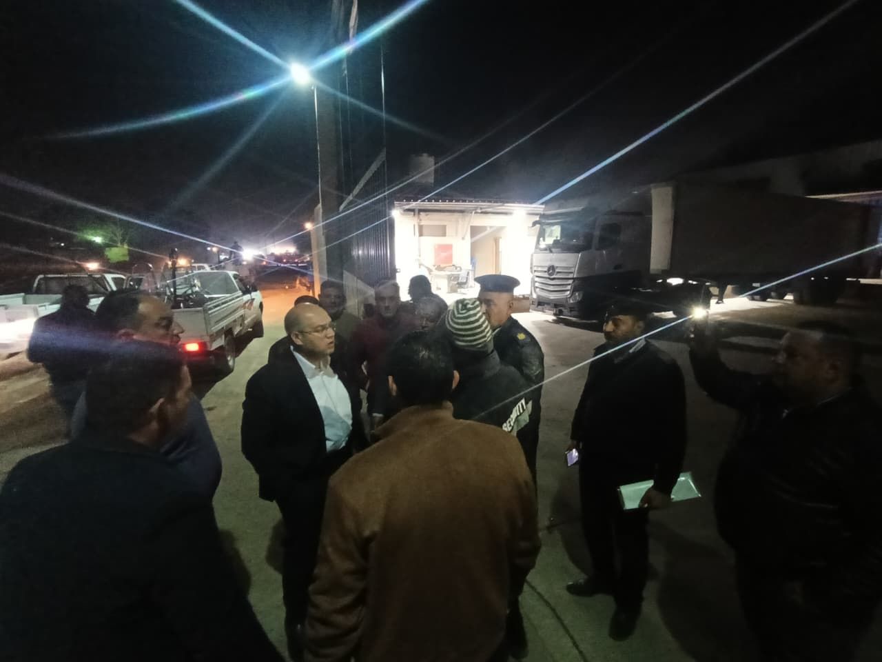 نائب محافظ الجيزة يتابع ميدانيا الالتزام بمواعيد غلق المحال العامة بمركز كرداسة