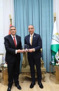 img-20260331-wa00257136290628141315752-197x300 محافظ الجيزة يكرّم المهندس عادل النجار ويهديه درع المحافظة تقديرًا لجهوده