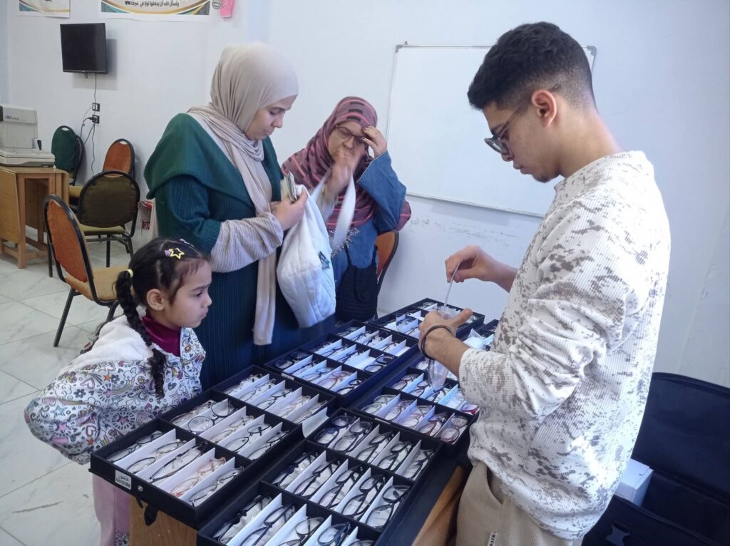 10010139001250423914333447579-1024x766 قافلة طبية مجانية برعايةهيئة تعليم الكبار والإتحاد الإقليمي بالسويس