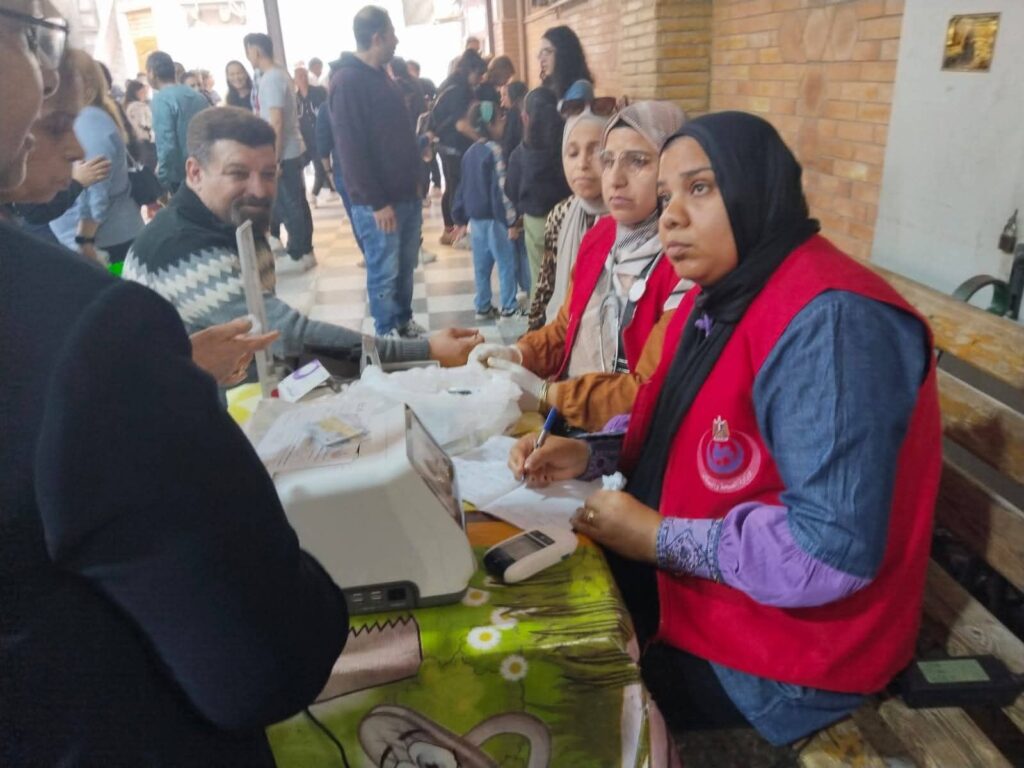 10010186433908911423195322624-1024x768 في إطار الاحتفالات بعيد القيامة المجيد بالسويس ، فريق المبادرات الرئاسية يواصل العمل و يقوم بفحص المترددين "بكنيسة الأنبا أنطونيوس"