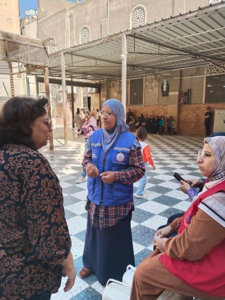 10010187622628871094060980520-768x1024 في إطار الاحتفالات بعيد القيامة المجيد بالسويس ، فريق المبادرات الرئاسية يواصل العمل و يقوم بفحص المترددين "بكنيسة الأنبا أنطونيوس"