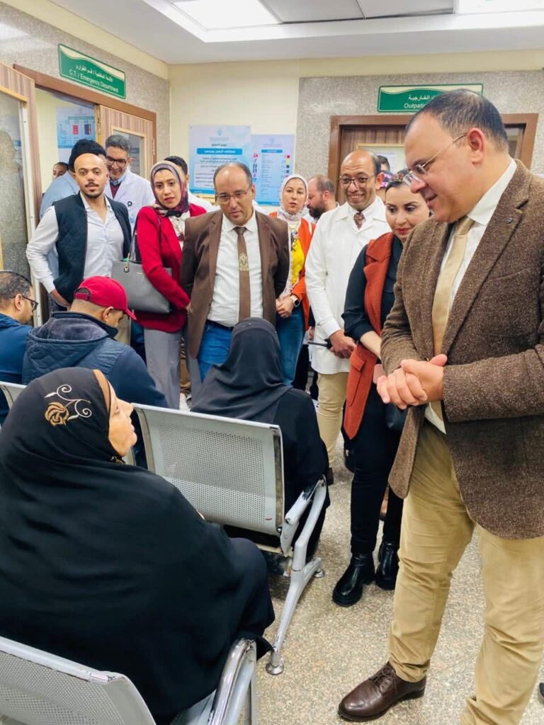 10010205657074804567697677659-768x1024 مدير عام فرع هيئة الرعاية الصحية ببورسعيد يتفقد مستشفى الزهور لمتابعة "رحلة المريض" والاطمئنان على جودة الخدمات الطبية بقسم الطوارئ واستعدادات الجاهزية خلال فترة الأعياد