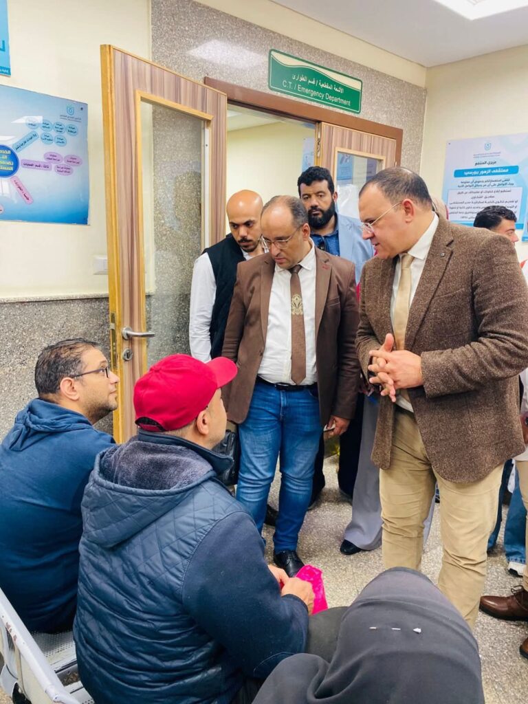 10010205662035727511910848053-768x1024 مدير عام فرع هيئة الرعاية الصحية ببورسعيد يتفقد مستشفى الزهور لمتابعة "رحلة المريض" والاطمئنان على جودة الخدمات الطبية بقسم الطوارئ واستعدادات الجاهزية خلال فترة الأعياد