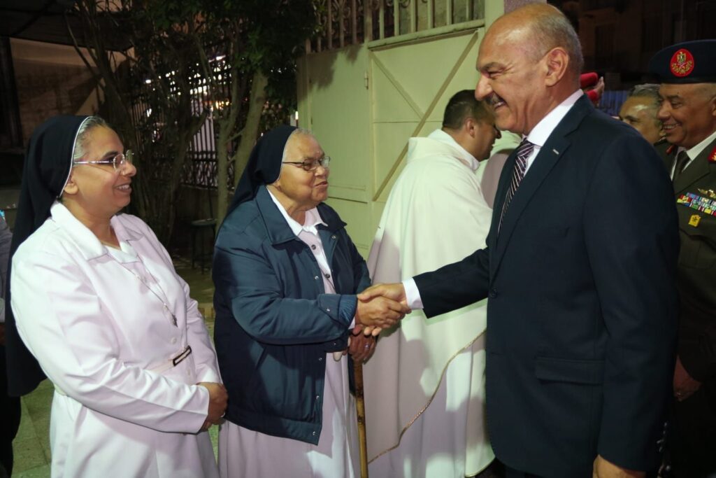 10010222336823974166734605888-1024x683 محافظ السويس وقائد الجيش الثالث الميداني ومدير الأمن والنواب وأهالي السويس يقدمون التهنئة للأخوة الأقباط بمناسبة عيد القيامة المجيد.
