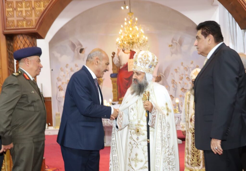 10010222372443234016782872338-1024x710 محافظ السويس وقائد الجيش الثالث الميداني ومدير الأمن والنواب وأهالي السويس يقدمون التهنئة للأخوة الأقباط بمناسبة عيد القيامة المجيد.