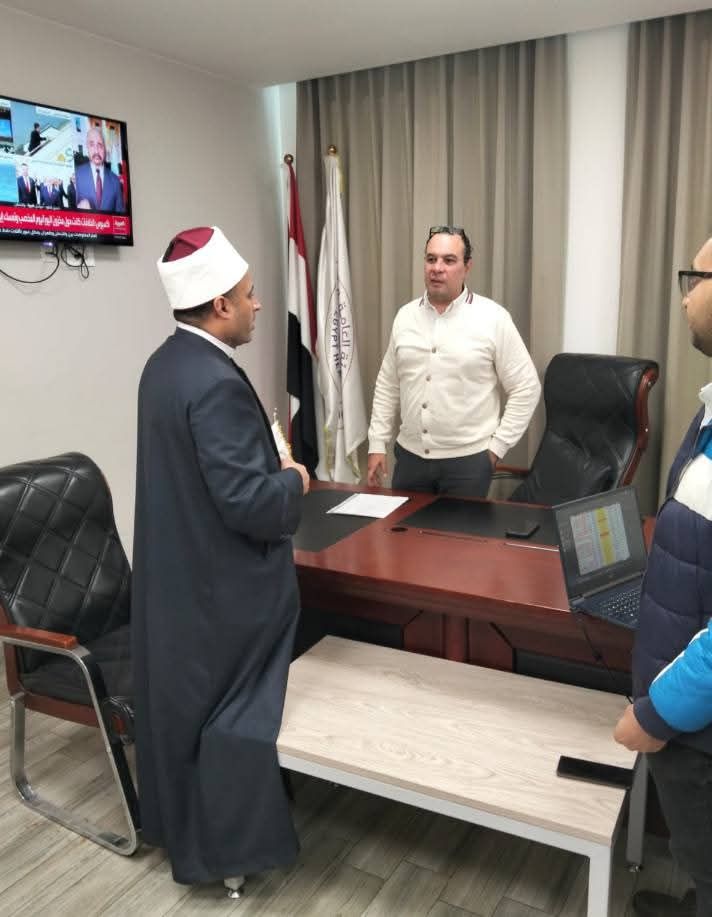 مديرية أوقاف السويس تقوم بزيارة الطفل باسل محمد في المجمع الطبي بالسويس.