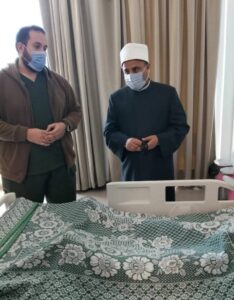 1001024112476302933239110687-234x300 مديرية أوقاف السويس تقوم بزيارة الطفل باسل محمد في المجمع الطبي بالسويس.