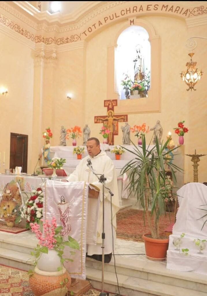 10010249893547519481018025717-717x1024 