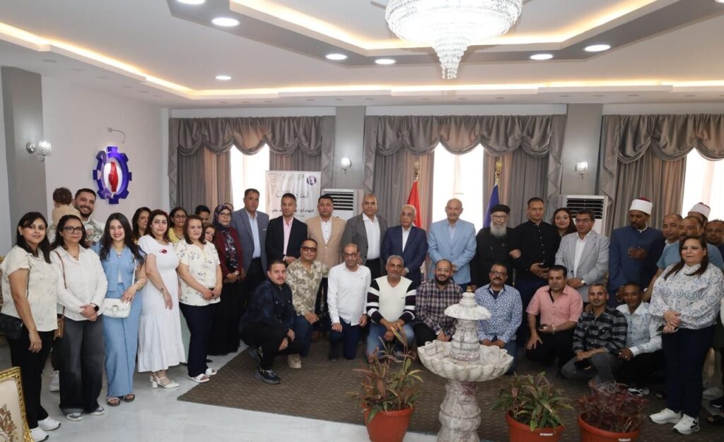 10010261143354643623550784832-1024x626 محافظ السويس يهنئ العاملين من الإخوة الأقباط بعيد القيامة المجيد وشم النسيم بشاليهات بورتوفيق