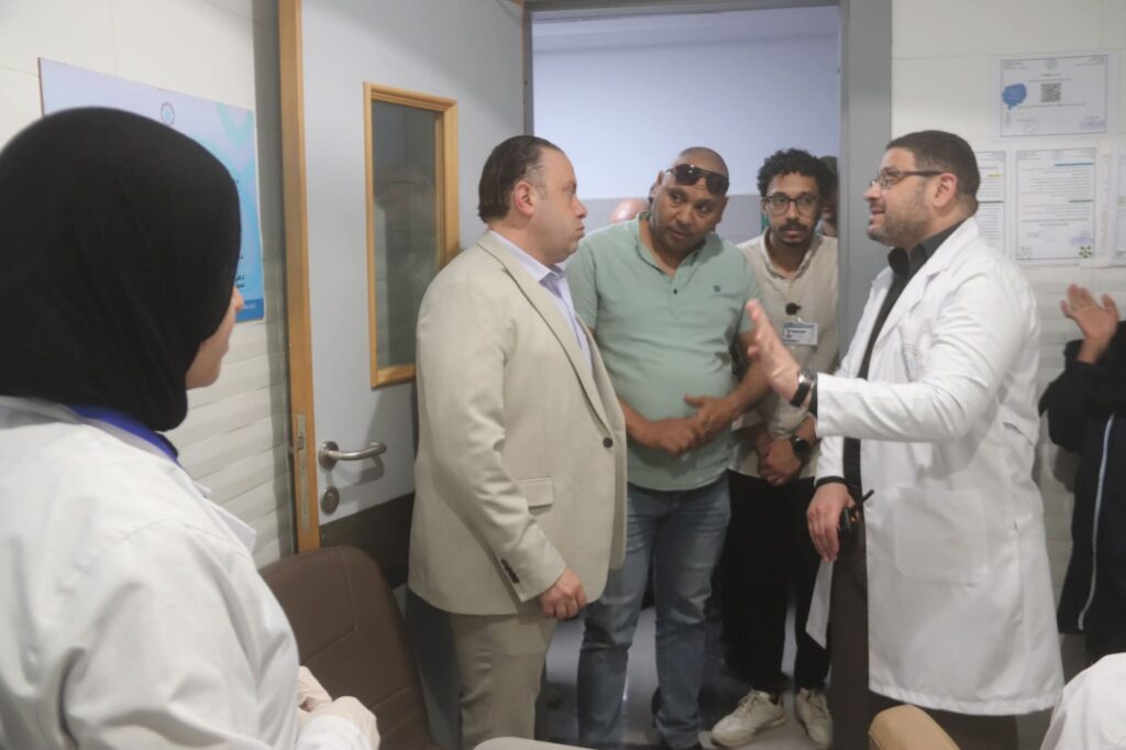 10010552654076605338447326117-1024x682 في إطار المتابعة الميدانية المستمرة لتنفيذ خطة التأمين الطبي، وضمان تقديم خدمات صحية متميزة داخل المنشآت خلال إجازة احتفالات عيد تحرير سيناء ،ووفقًا لتوجيهات الدكتور أحمد السبكي، رئيس الهيئة العامة للرعاية الصحية،