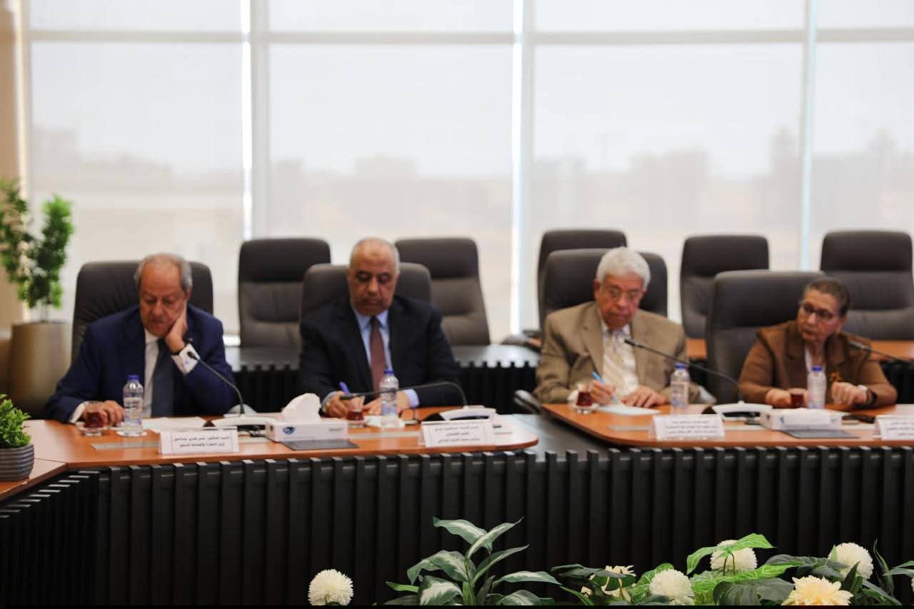 وزير المالية.. في حوار مفتوح مع عدد من المفكرين وخبراء الاقتصاد