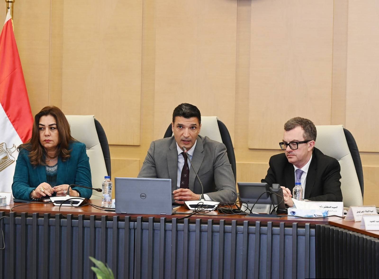 وزراء الصناعة والتنمية المحلية والبيئة والزراعة والتخطيط يبحثون خطة تنفيذ مشروع القرى المنتجة