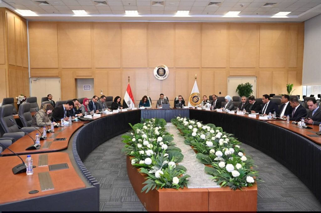 fb_img_17757279760337953492214257458904-1024x681 وزراء الصناعة والتنمية المحلية والبيئة والزراعة والتخطيط يبحثون خطة تنفيذ مشروع القرى المنتجة