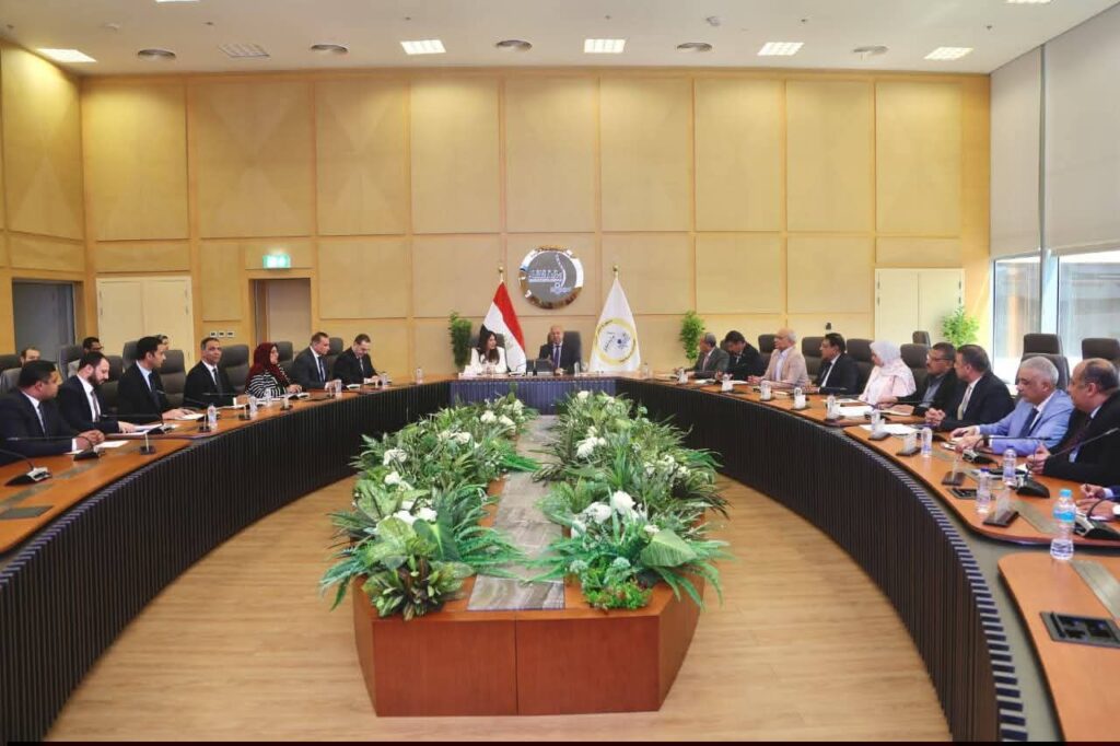 fb_img_17757281360334756563765549652648-1024x682 في إطار خطة الدولة المصرية لتعزيز التكامل بين مشروعات التنمية العمرانية ومنظومة النقل الجماعي الحديثة الصديقة للبيئة لتسهيل حركة تنقل المواطنين في كافة أنحاء الجمهورية..