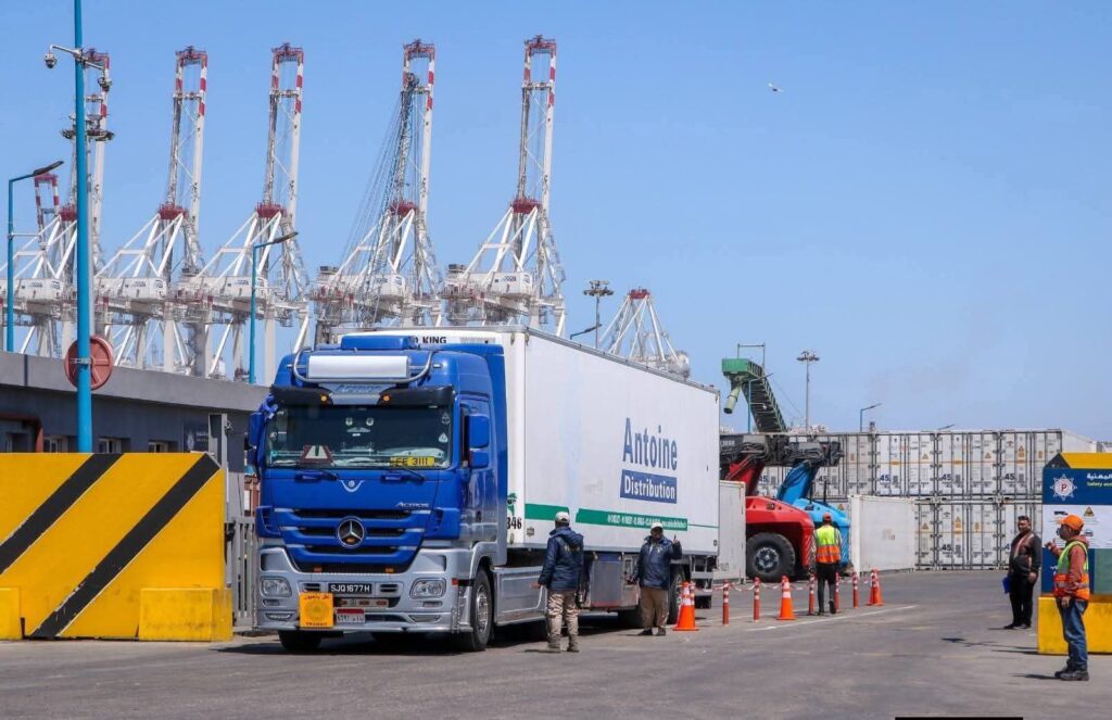 fb_img_1776078876212303471260501358674-1024x663 تواصل تدفق شحنات الترانزيت عبر خط “الرورو” بميناء دمياط في إطار الخدمة الجديدة المتجهة إلى دول الخليج