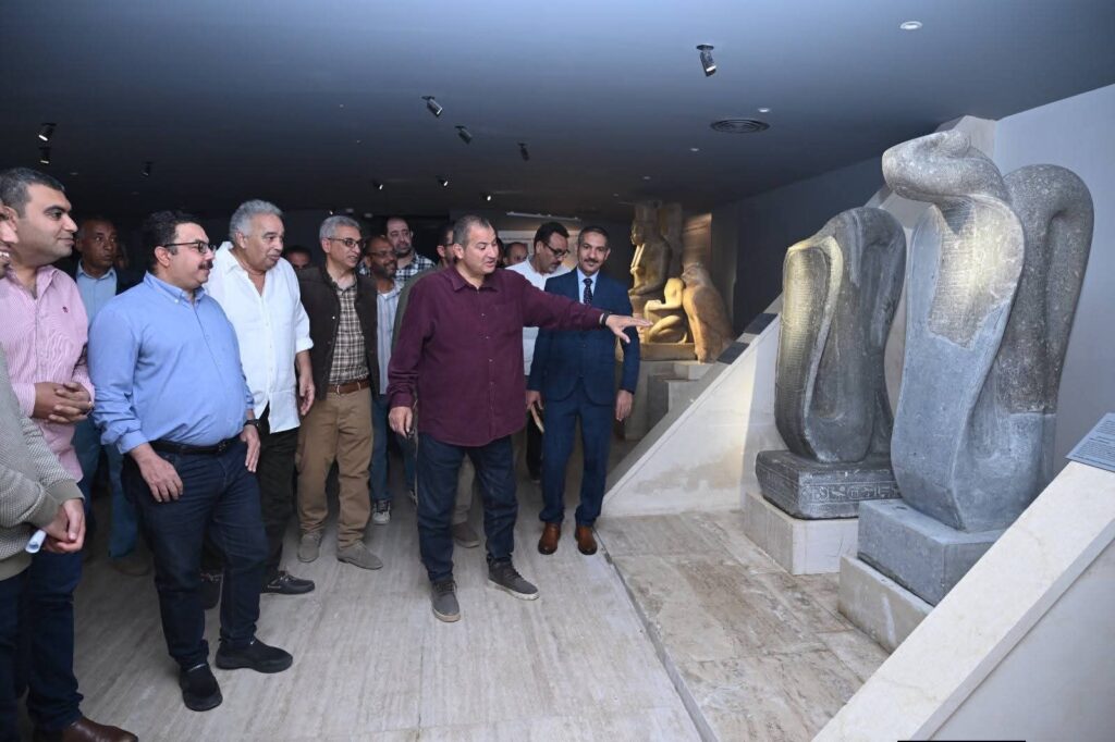 fb_img_17760790420284641140388810731028-1024x682 الانتهاء من أعمال تطوير قاعة الخبيئة بمتحف الأقصر تمهيدًا لافتتاحها قريبًا