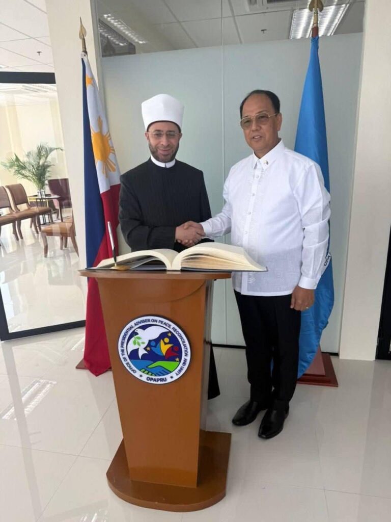 fb_img_17761585176338601475461160729227-768x1024 مستشار الرئيس الفلبيني للمصالحة والوحدة يستقبل وزير الأوقاف ضمن جدول الزيارة إلى الفلبين