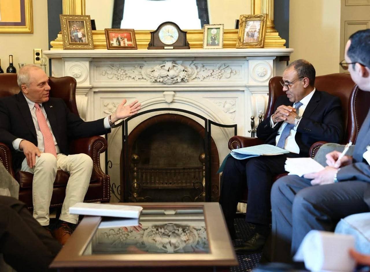 وزير الخارجية يلتقي زعيم الأغلبية الجمهورية بمجلس النواب الأمريكي