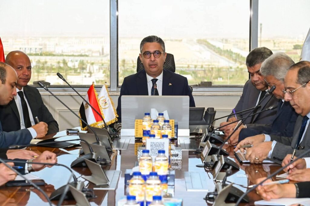 fb_img_1776245436422106720930128274808-1024x682 الدكتور شريف فاروق وزير التموين والتجارة الداخلية يترأس أول اجتماع للجنة العليا للمشروع القومي (كاري أون)