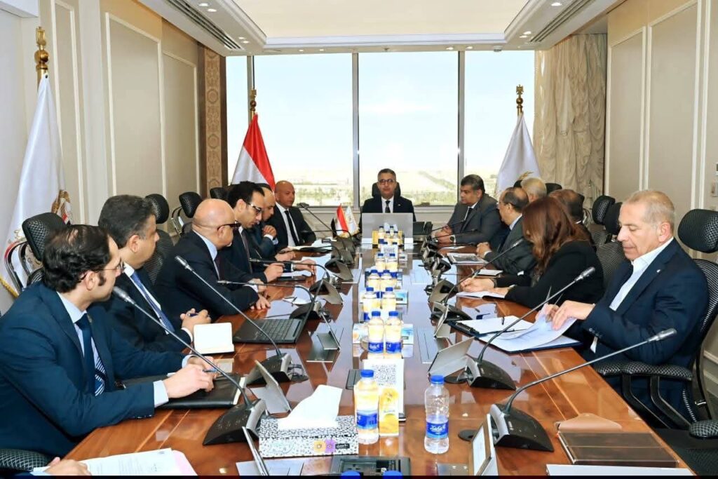 fb_img_17762454378095793498536291648198-1024x683 الدكتور شريف فاروق وزير التموين والتجارة الداخلية يترأس أول اجتماع للجنة العليا للمشروع القومي (كاري أون)