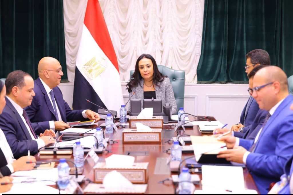 fb_img_17762457442832604845995355120818-1024x682 وزيرة التضامن الاجتماعي تبحث مع الرئيس التنفيذي لجهاز تنمية المشروعات المتوسطة والصغيرة ومتناهية الصغر آليات تفعيل الاستراتيجية الوطنية للحرف اليدوية