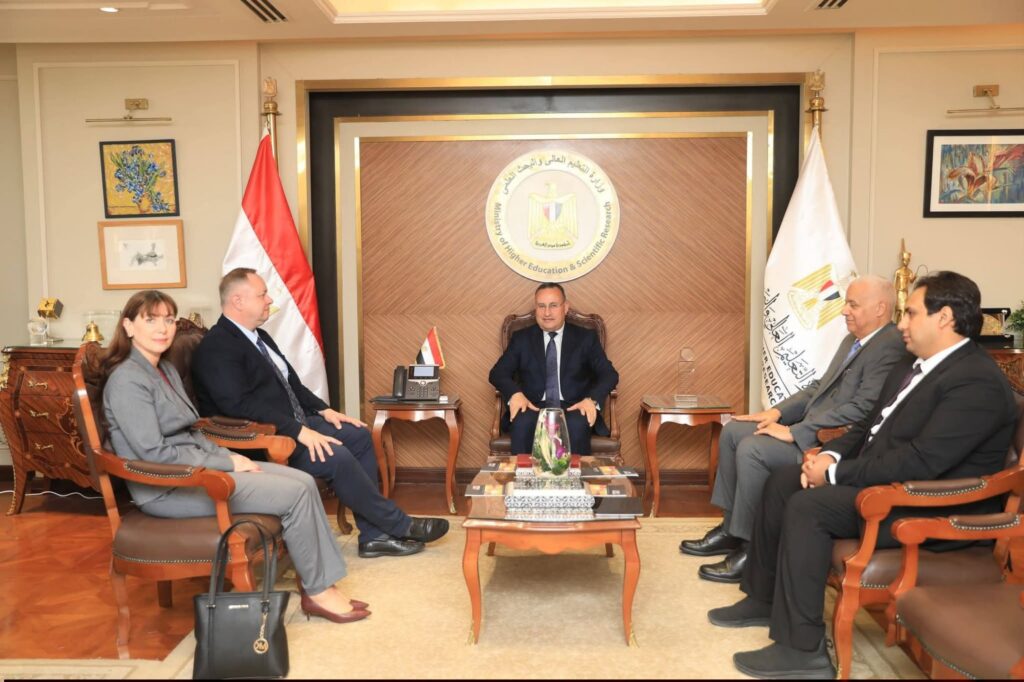 fb_img_17763317919315264820380353625843-1024x682 وزير التعليم العالي يبحث تعزيز التعاون مع جامعة إيست لندن ومستجدات إنشاء فرع الجامعة في مصر