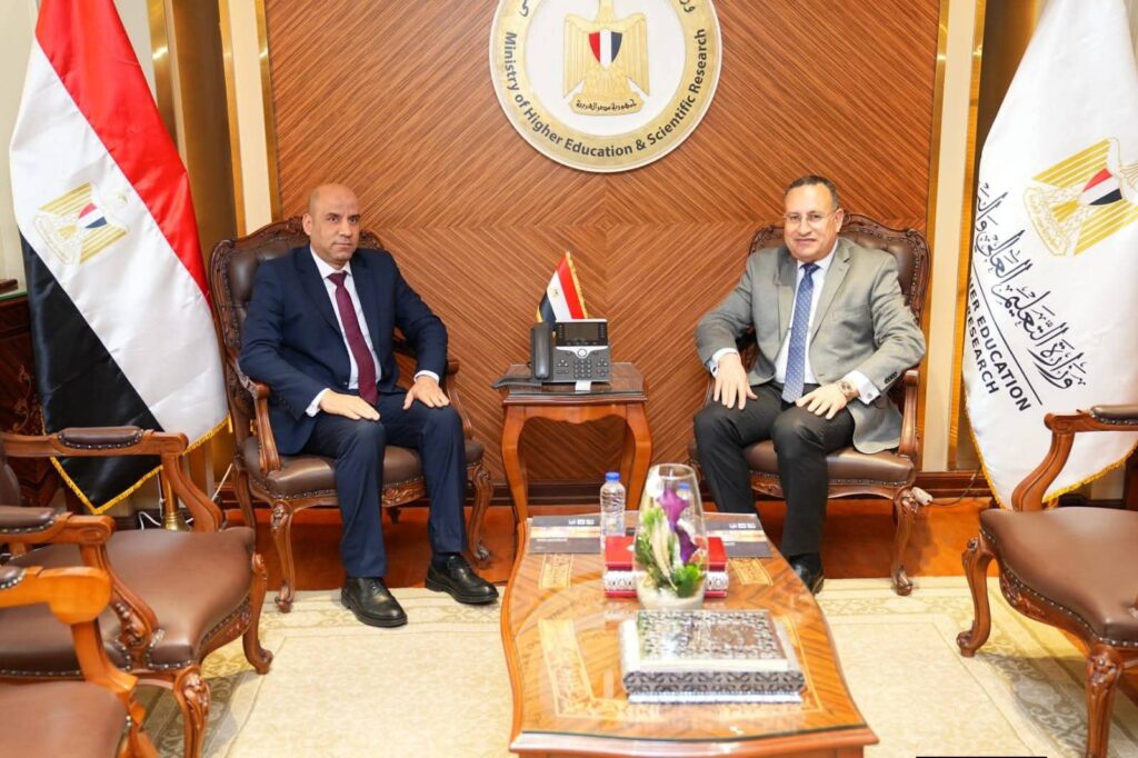 fb_img_17763322009111483582053241176687-1024x682 وزيرا التعليم العالي والعمل يبحثان تعزيز التكامل بين التعليم العالي وسوق العمل وإعداد كوادر قادرة على المنافسة محليًّا ودوليًّا