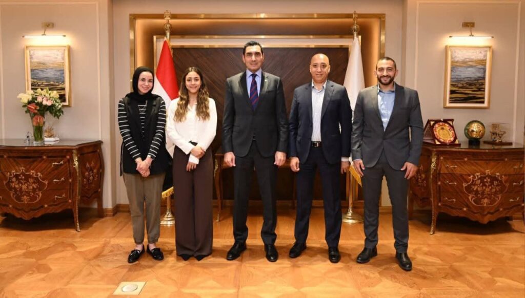 fb_img_17763384232677934148716279057836-1024x582 بيان صادر عن وزارة الشباب والرياضة:▪︎وزير الشباب والرياضة يكرم هانيا الحمامي بعد تتويجها ببطولة الجونة الدولية للاسكواش