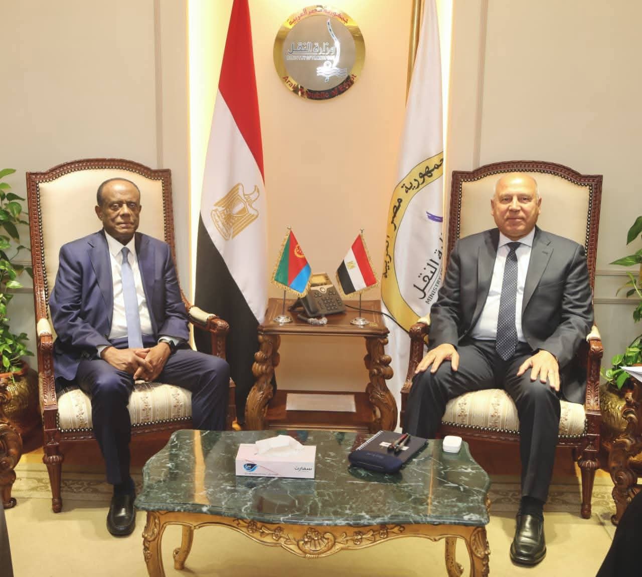 بيان صادر عن وزارة النقل:● وزير النقل يستقبل المستشار الاقتصادي للرئيس الإريتري، ووزير التجارة والصناعة بإريتريا لبحث تدعيم التعاون المشترك بين البلدين الصديقين في مجالات النقل المختلفة