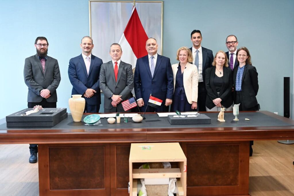 fb_img_17764435682176730706703700686930-1024x682 تعاون مصرى أمريكي لاسترداد ١٣ قطعة آثرية تنمتي إلي عصور تاريخية مختلفة من الحضارة المصرية القديمة